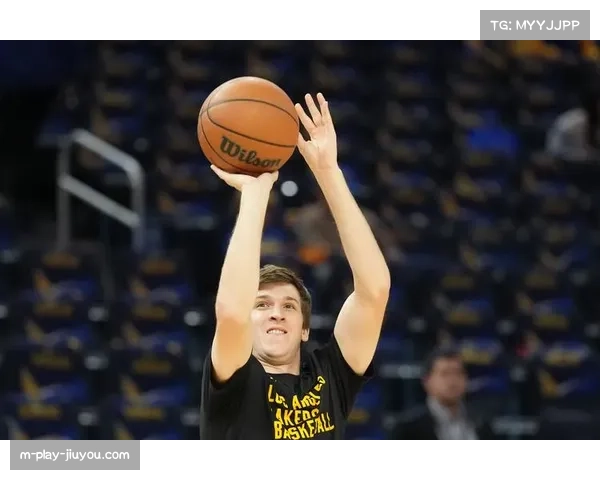 立志篮球自幼年，里夫斯讲述个人成长与NBA梦想实现历程